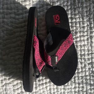 Teva mush flip-flop